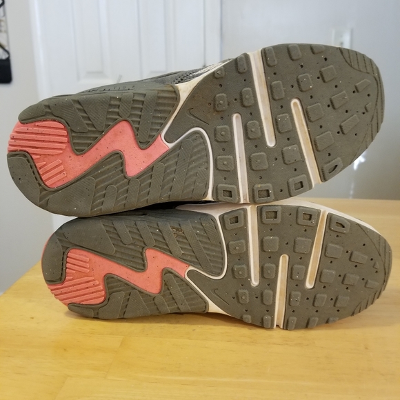 Shoes - Picture 4 of 5